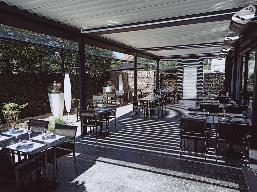 Pergolas bioclimatiques biossun pour professionnels : terrasses de restaurants et hôtels
